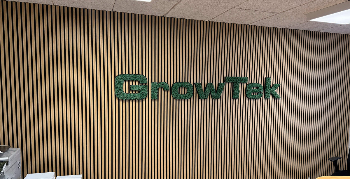 Growtek-logo på kontoret i Bogense
